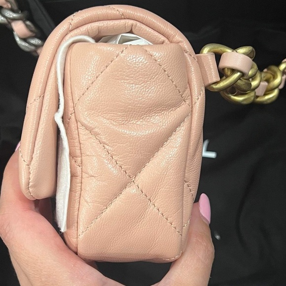 SOLD 🔴 C H A N E L 🖤 C19 belt bag with ombré chain CC waist bag ghw lambskin shw - Picture 5 of 11